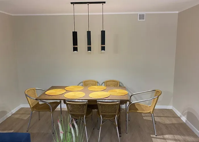 Dom Przy Lesie. * אוסטרובו