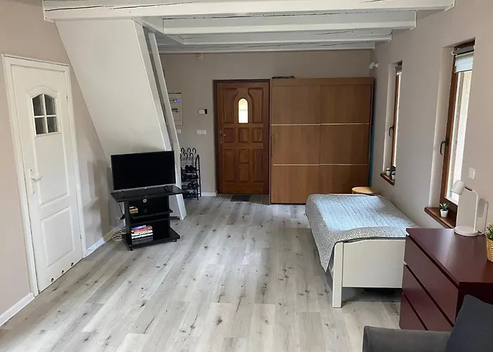 Dom Przy Lesie. אוסטרובו