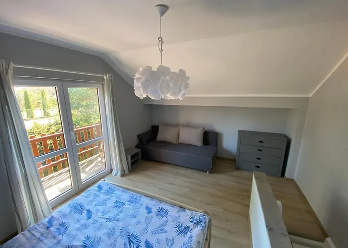 Dom Przy Lesie. * אוסטרובו