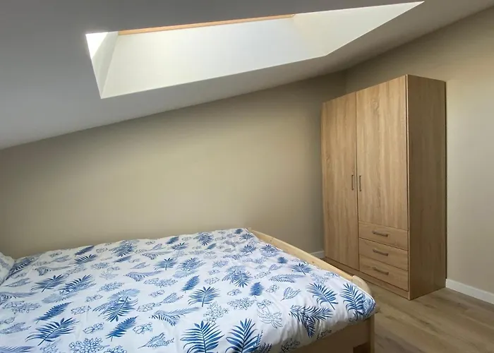 Dom Przy Lesie. בקתה אוסטרובו