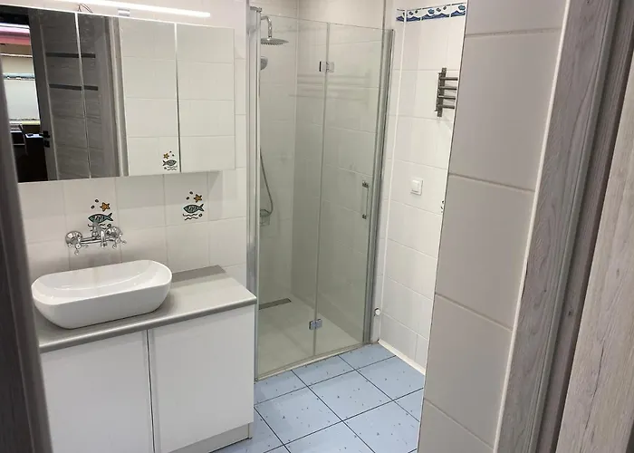 בקתה Dom Przy Lesie. אוסטרובו