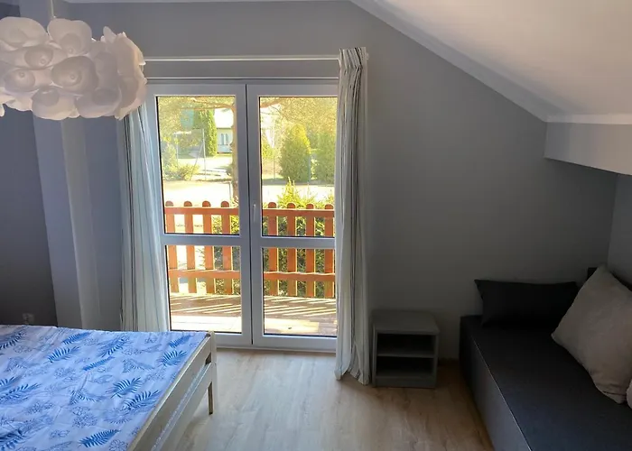 בקתה Dom Przy Lesie. אוסטרובו